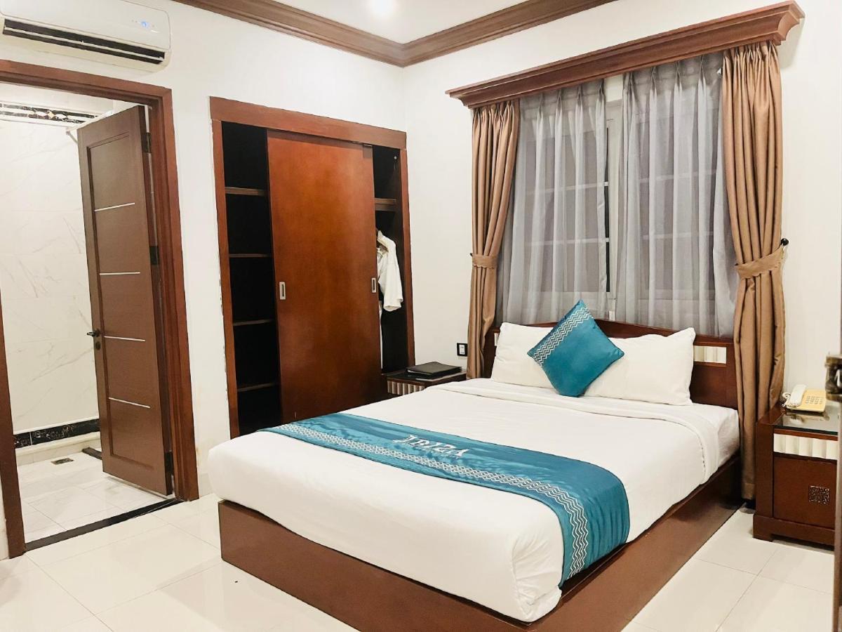 Ibiza Riverfront Da Nang Hotel Powered By Aston Exterior photo