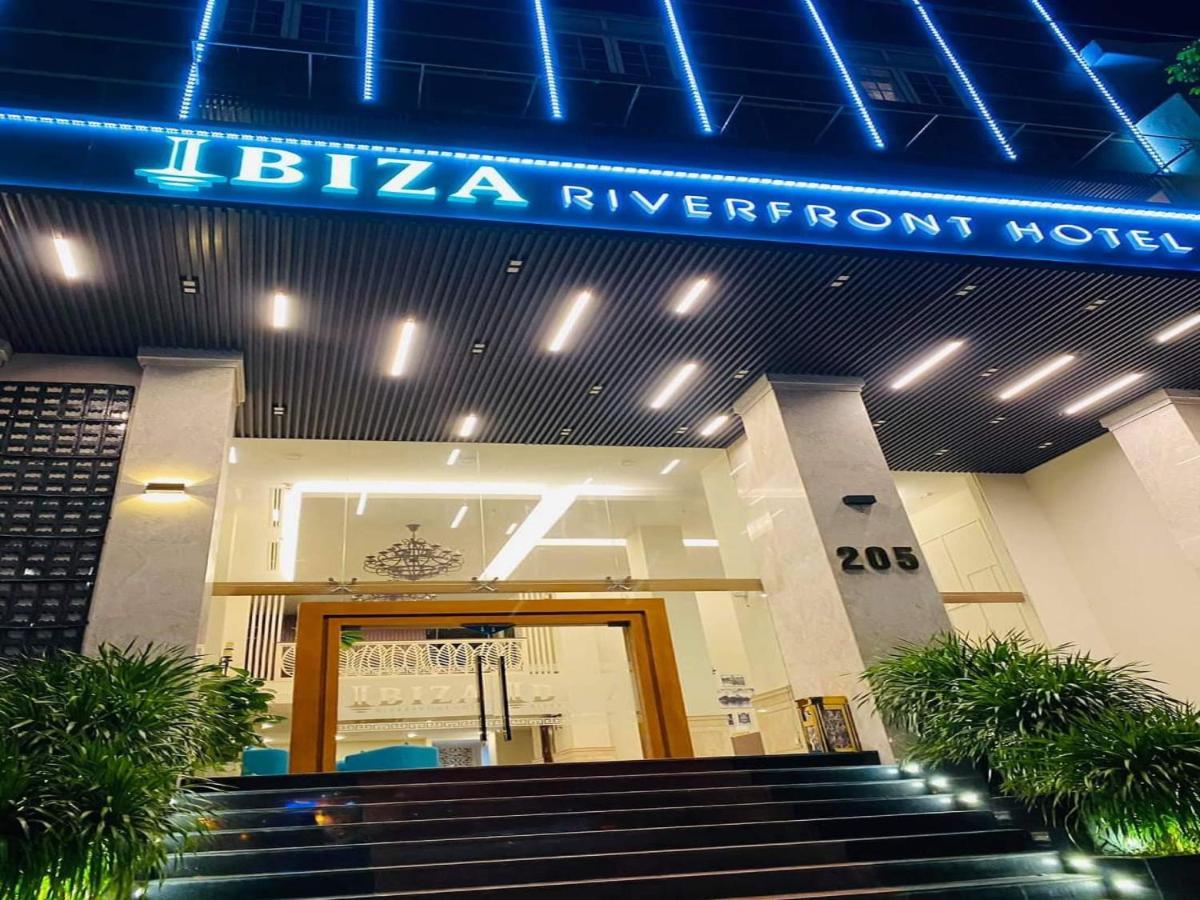 Ibiza Riverfront Da Nang Hotel Powered By Aston Exterior photo