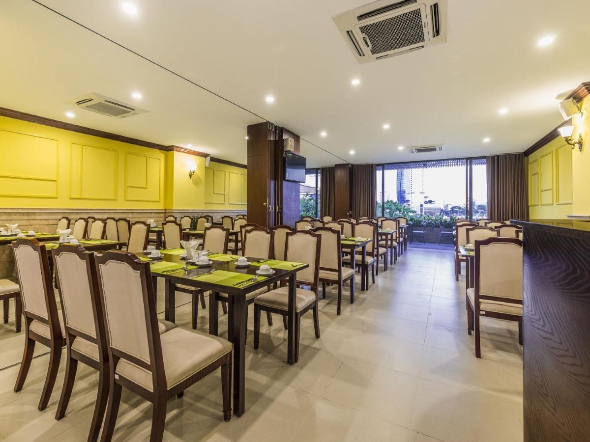Ibiza Riverfront Da Nang Hotel Powered By Aston Exterior photo