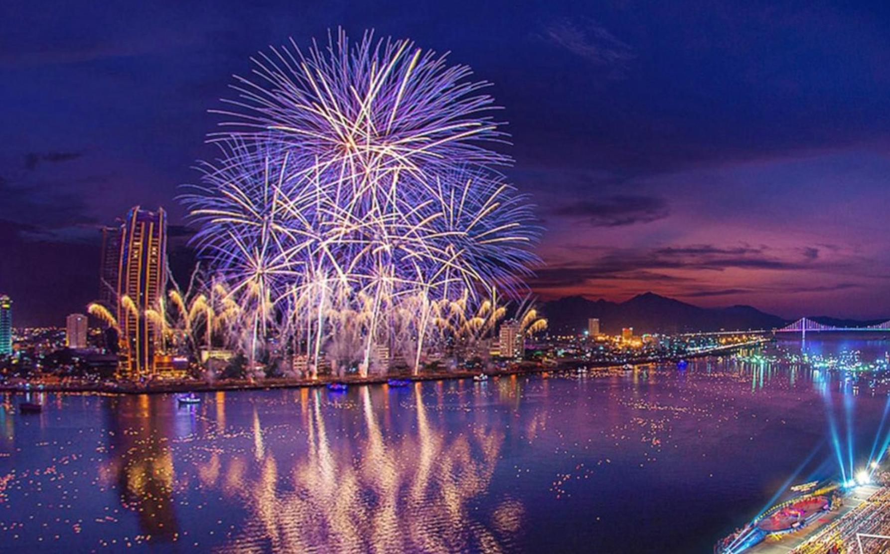 Ibiza Riverfront Da Nang Hotel Powered By Aston Exterior photo