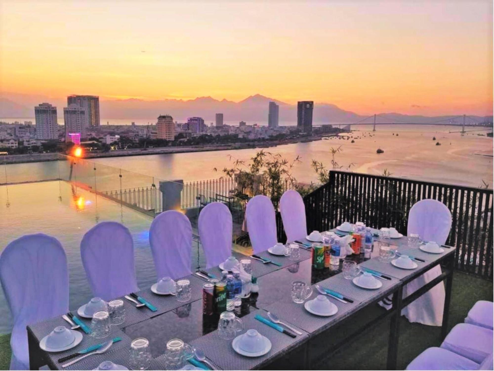 Ibiza Riverfront Da Nang Hotel Powered By Aston Exterior photo