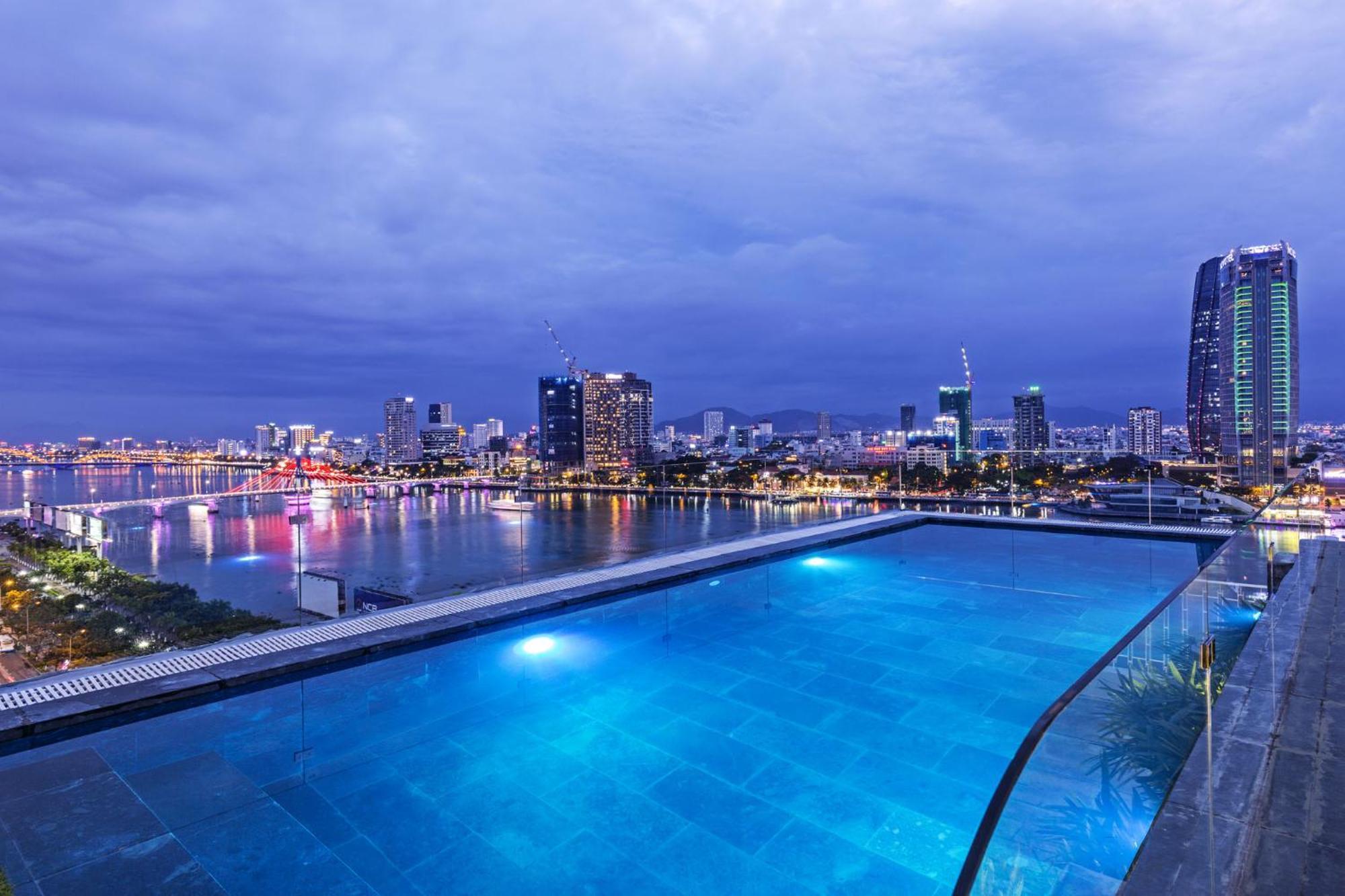 Ibiza Riverfront Da Nang Hotel Powered By Aston Exterior photo
