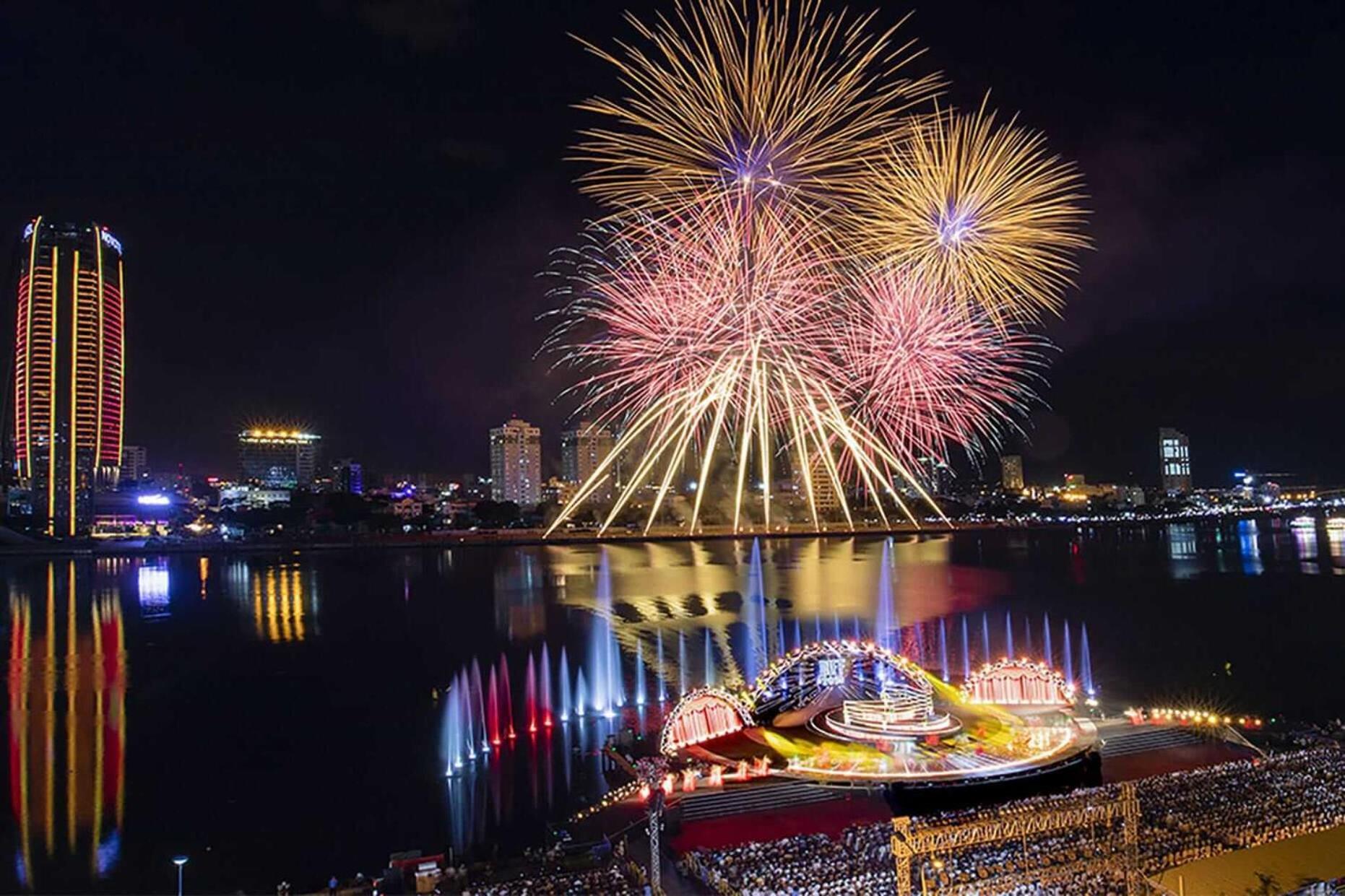 Ibiza Riverfront Da Nang Hotel Powered By Aston Exterior photo